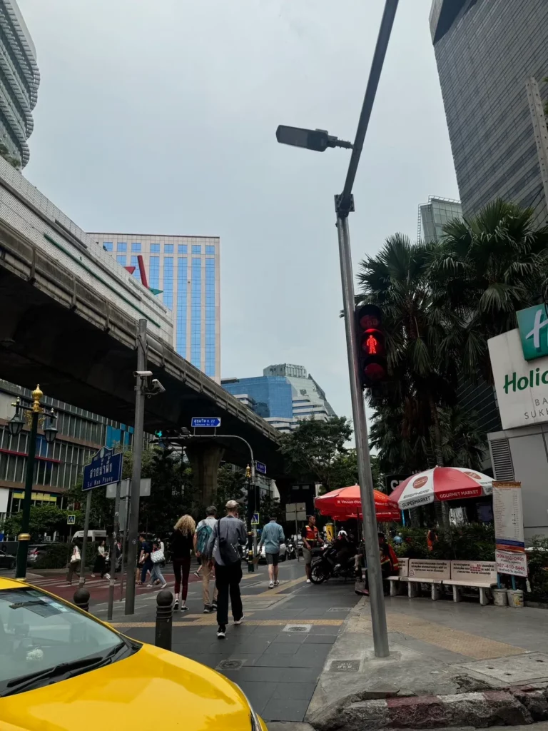 The shop is near the Four Points Soi 22 Hotel and near the Marriott Hotel.