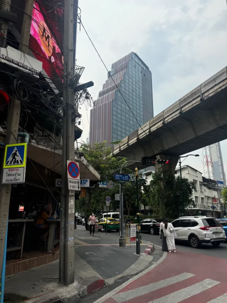 The shop is near the Four Points Soi 22 Hotel and near the Marriott Hotel.