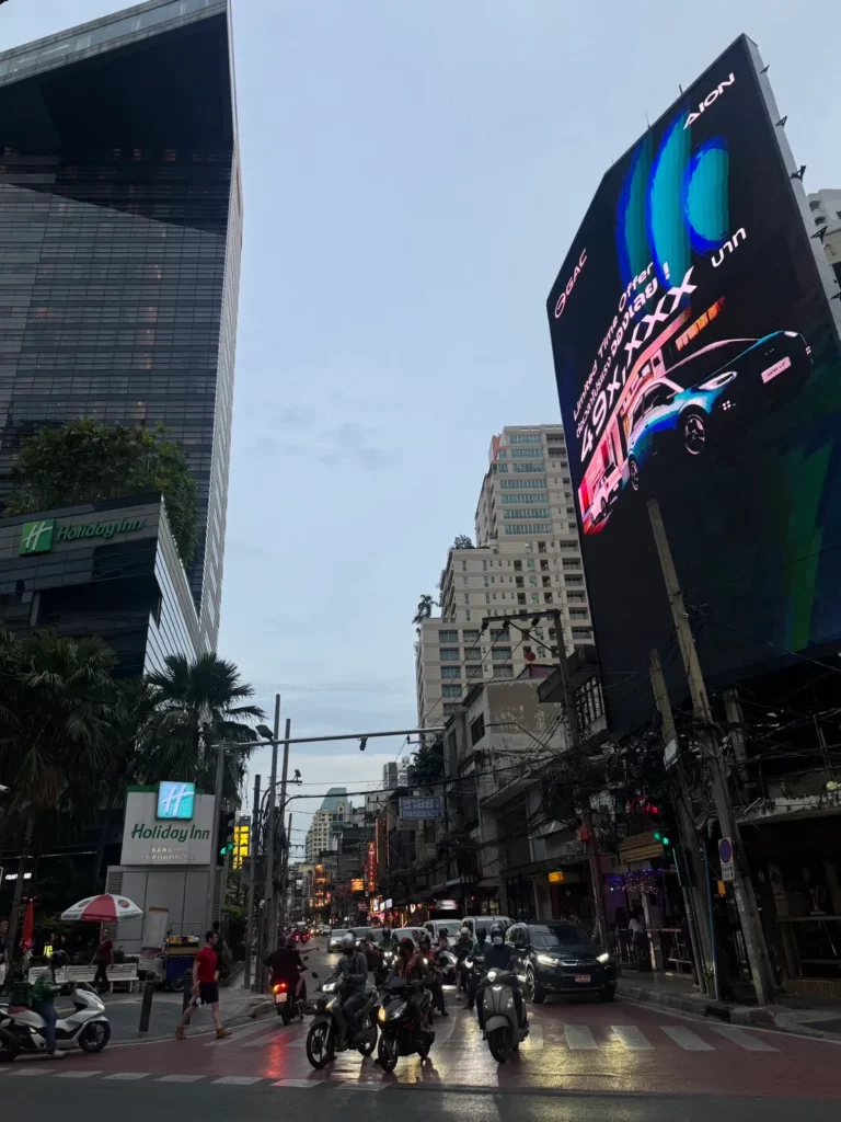 The shop is near the Four Points Soi 22 Hotel and near the Marriott Hotel.